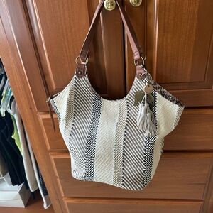 Saks Fifth Avenue Tan and Black Shoulder Bag with Structured Design